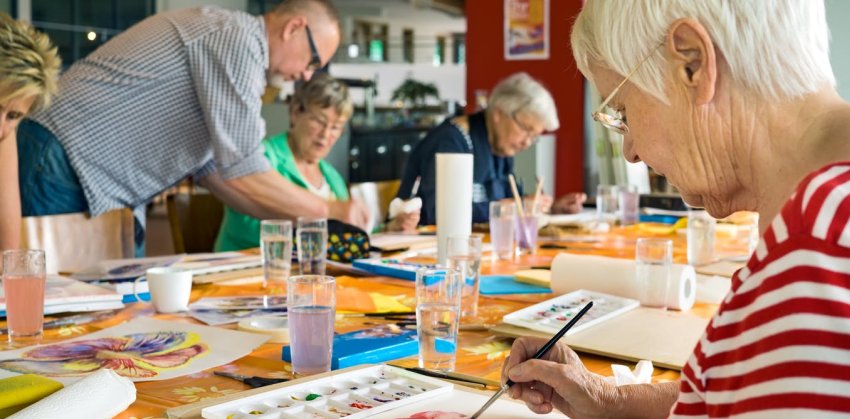 people doing art therapy